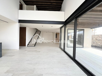 Casa en VENTA en Lomas del Campanario Norte