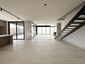 Casa en VENTA en Lomas del Campanario Norte