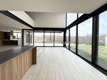 Casa en VENTA en Lomas del Campanario Norte