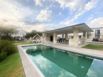 CASA EN VENTA EN EL REFUGIO