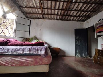 Venta Casa 3 ambientes con garage en Castelar
