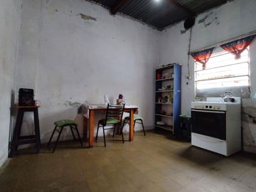Venta Casa 3 ambientes con garage en Castelar