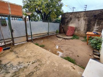 Venta Casa 3 ambientes con garage en Castelar