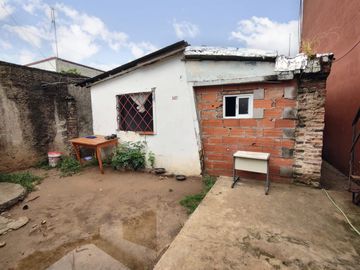 Venta Casa 3 ambientes con garage en Castelar