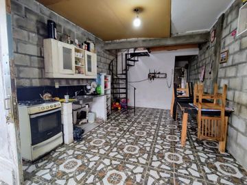 Venta Casa 3 ambientes con garage en Castelar