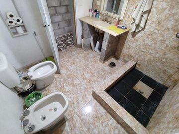 Venta Casa 3 ambientes con garage en Castelar