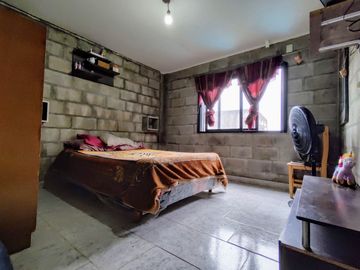 Venta Casa 3 ambientes con garage en Castelar