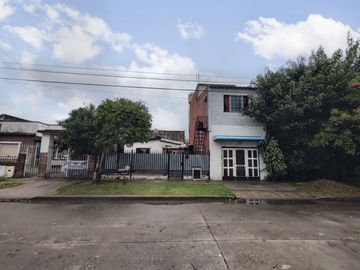 Venta Casa 3 ambientes con garage en Castelar
