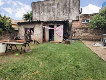 Venta Casa 3 ambientes con garage en Castelar
