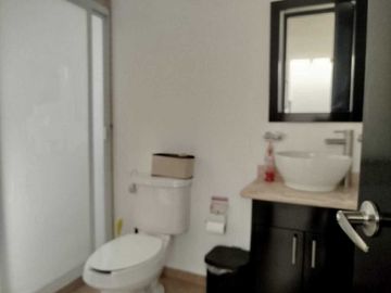 Oportunidad! Casa Barcelona en Puerta Real, 3 recámaras, seguridad.