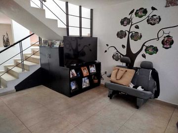 Oportunidad! Casa Barcelona en Puerta Real, 3 recámaras, seguridad.
