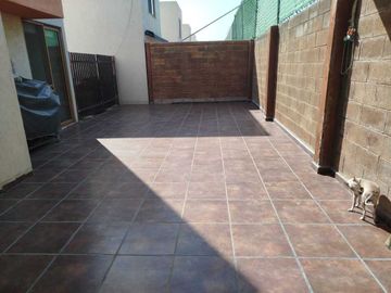 Oportunidad! Casa Barcelona en Puerta Real, 3 recámaras, seguridad.