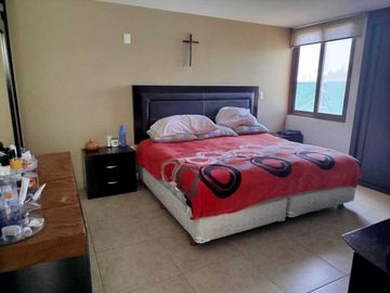 Oportunidad! Casa Barcelona en Puerta Real, 3 recámaras, seguridad.