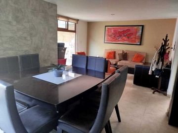 Oportunidad! Casa Barcelona en Puerta Real, 3 recámaras, seguridad.