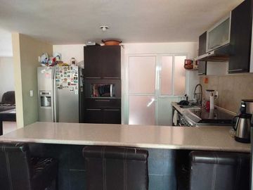 Oportunidad! Casa Barcelona en Puerta Real, 3 recámaras, seguridad.
