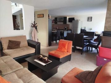 Oportunidad! Casa Barcelona en Puerta Real, 3 recámaras, seguridad.