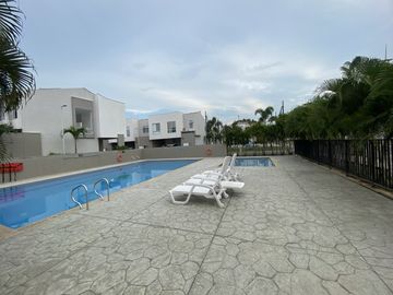 Casa En Venta En Ciudad Country Jamundi