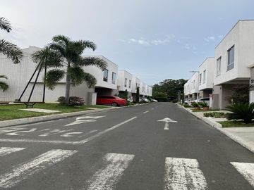 Casa En Venta En Ciudad Country Jamundi