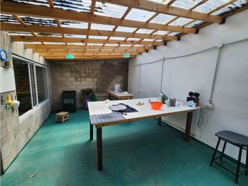 VENTA CASA 5 AMBIENTES CON TERRAZA, QUINCHO Y JARDIN. RUCCI 4500