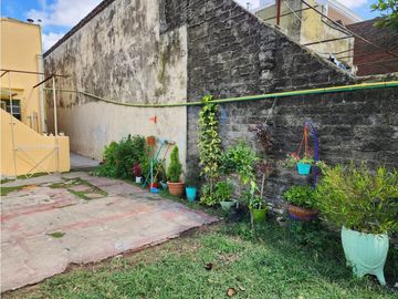 VENTA CASA 5 AMBIENTES CON TERRAZA, QUINCHO Y JARDIN. RUCCI 4500