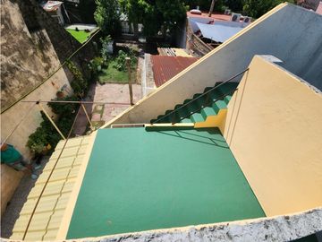 VENTA CASA 5 AMBIENTES CON TERRAZA, QUINCHO Y JARDIN. RUCCI 4500