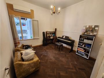 VENTA CASA 5 AMBIENTES CON TERRAZA, QUINCHO Y JARDIN. RUCCI 4500