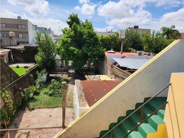 VENTA CASA 5 AMBIENTES CON TERRAZA, QUINCHO Y JARDIN. RUCCI 4500