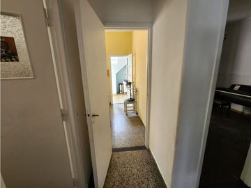 VENTA CASA 5 AMBIENTES CON TERRAZA, QUINCHO Y JARDIN. RUCCI 4500