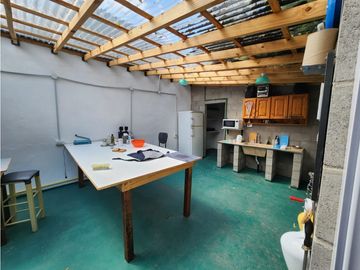 VENTA CASA 5 AMBIENTES CON TERRAZA, QUINCHO Y JARDIN. RUCCI 4500