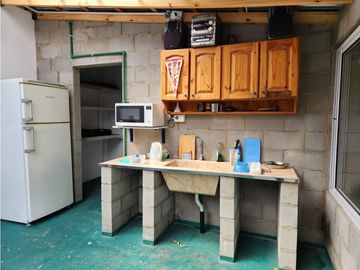 VENTA CASA 5 AMBIENTES CON TERRAZA, QUINCHO Y JARDIN. RUCCI 4500