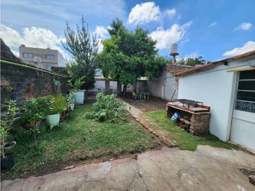 VENTA CASA 5 AMBIENTES CON TERRAZA, QUINCHO Y JARDIN. RUCCI 4500