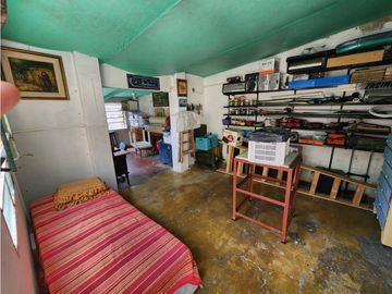 VENTA CASA 5 AMBIENTES CON TERRAZA, QUINCHO Y JARDIN. RUCCI 4500