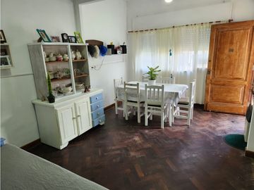VENTA CASA 5 AMBIENTES CON TERRAZA, QUINCHO Y JARDIN. RUCCI 4500