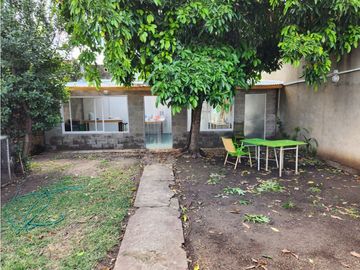 VENTA CASA 5 AMBIENTES CON TERRAZA, QUINCHO Y JARDIN. RUCCI 4500