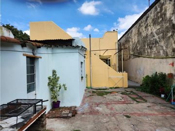 VENTA CASA 5 AMBIENTES CON TERRAZA, QUINCHO Y JARDIN. RUCCI 4500