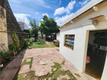 VENTA CASA 5 AMBIENTES CON TERRAZA, QUINCHO Y JARDIN. RUCCI 4500