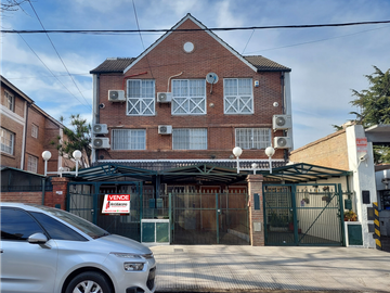 TRIPLEX 4 AMB VENTA CON PATIO Y GARAGE CUBIERTO. TANDIL 4800 MATADEROS