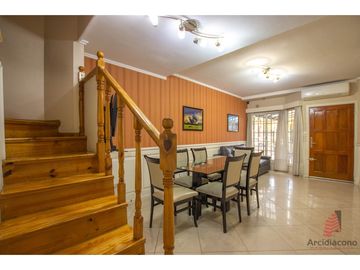TRIPLEX 4 AMB VENTA CON PATIO Y GARAGE CUBIERTO. TANDIL 4800 MATADEROS