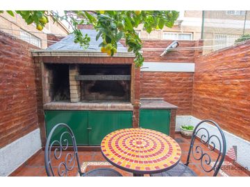TRIPLEX 4 AMB VENTA CON PATIO Y GARAGE CUBIERTO. TANDIL 4800 MATADEROS