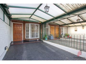 TRIPLEX 4 AMB VENTA CON PATIO Y GARAGE CUBIERTO. TANDIL 4800 MATADEROS
