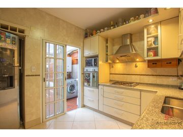 TRIPLEX 4 AMB VENTA CON PATIO Y GARAGE CUBIERTO. TANDIL 4800 MATADEROS