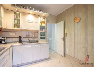 TRIPLEX 4 AMB VENTA CON PATIO Y GARAGE CUBIERTO. TANDIL 4800 MATADEROS
