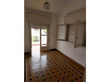 VENTA casa Gral Araoz esq Oncativo 4 dormit 3 baños, impec  4272107