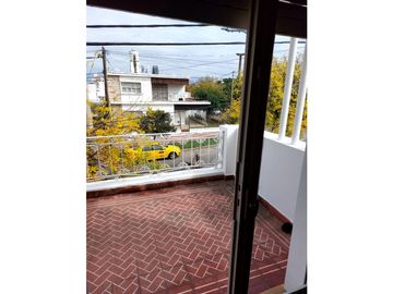 VENTA casa Gral Araoz esq Oncativo 4 dormit 3 baños, impec  4272107