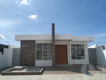 CASA EN VENTA EN SUR DE MANTA