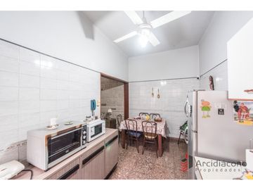 VENTA PH 3 AMBIENTES CON TERRAZA. LEGUIZAMON 3900, VIILA LUGANO.
