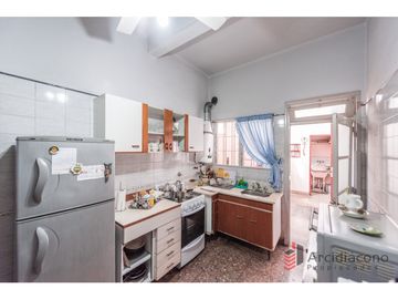 VENTA PH 3 AMBIENTES CON TERRAZA. LEGUIZAMON 3900, VIILA LUGANO.