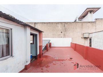 VENTA PH 3 AMBIENTES CON TERRAZA. LEGUIZAMON 3900, VIILA LUGANO.