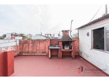VENTA PH 3 AMBIENTES CON TERRAZA. LEGUIZAMON 3900, VIILA LUGANO.