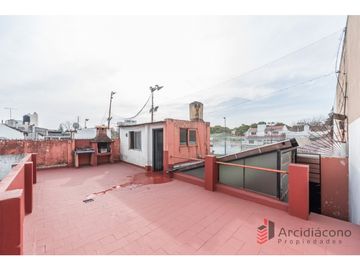 VENTA PH 3 AMBIENTES CON TERRAZA. LEGUIZAMON 3900, VIILA LUGANO.